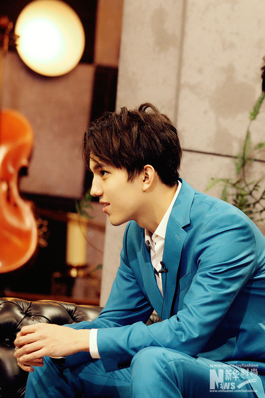 《歌手》迪瑪希玩百變造型 湖藍色西裝清雅出塵