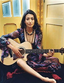 本拉登侄女成紅人 穿衣打扮很有美國風