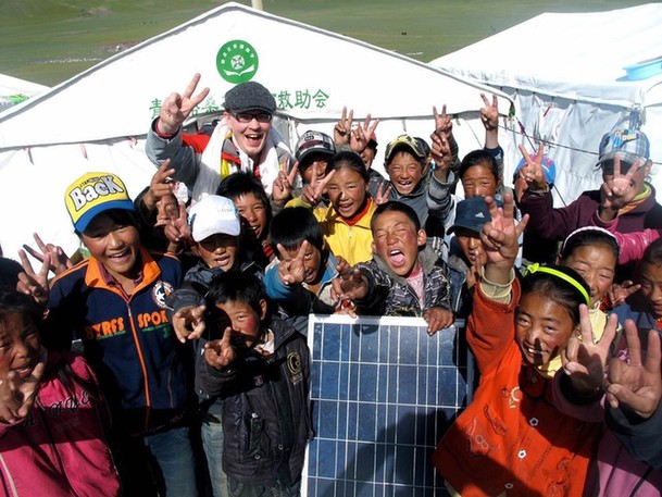 艾瑞克跑兩會(huì) | 這個(gè)大有來(lái)頭的外籍記者，每天只用一分鐘，讓你身臨其境“學(xué)”兩會(huì)