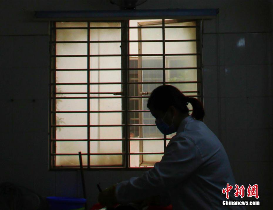 探訪廣西90后女遺體化妝師 堅守五年護送逝者最后一程（組圖）