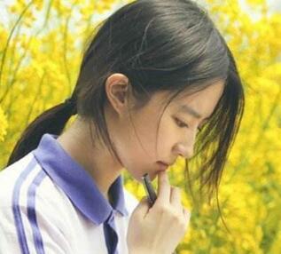 她是最美校花顏值力壓奶茶妹妹 因參加何炅的節目形象崩塌