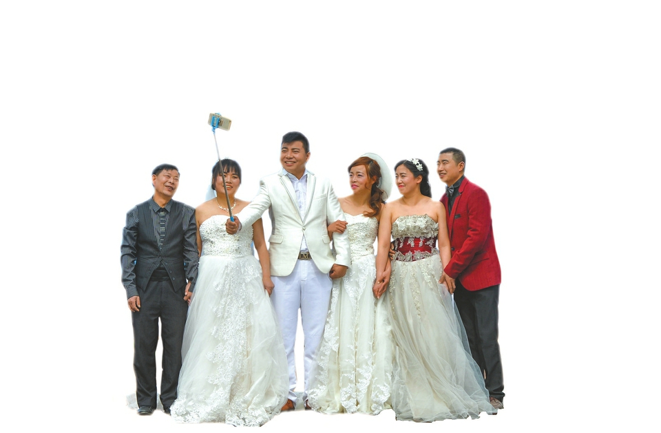 甜蜜浪漫！三對打工夫妻成都興隆湖邊補拍婚紗照（組圖）