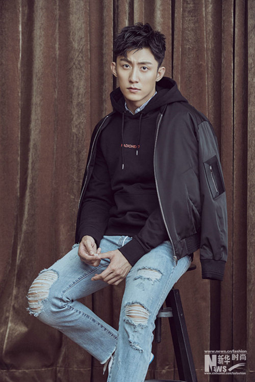 黃景瑜最新大片曝光 輕松玩轉(zhuǎn)多種穿搭風(fēng)格