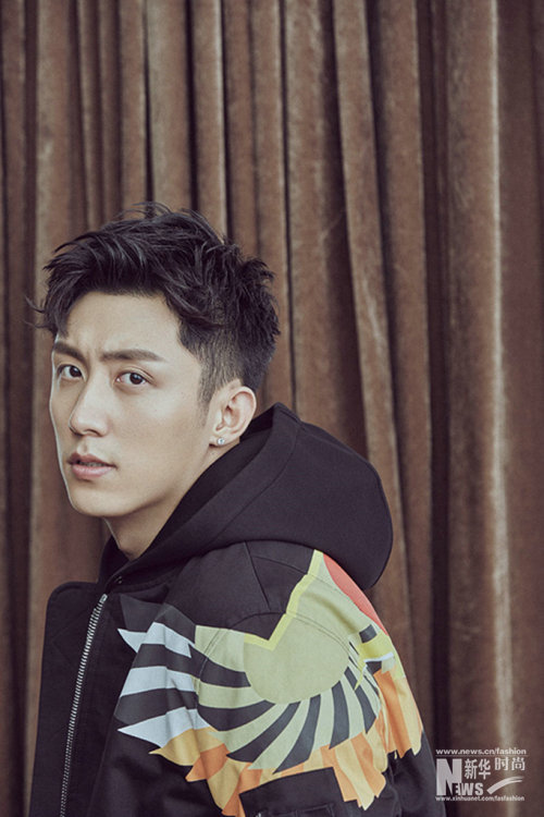 黃景瑜最新大片曝光 輕松玩轉多種穿搭風格