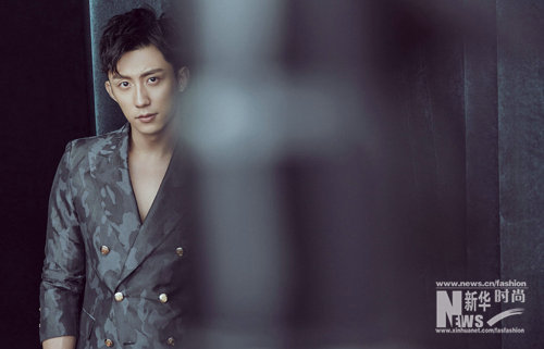 黃景瑜最新大片曝光 輕松玩轉多種穿搭風格