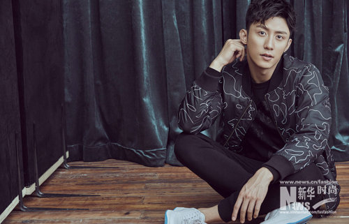 黃景瑜最新大片曝光 輕松玩轉(zhuǎn)多種穿搭風(fēng)格