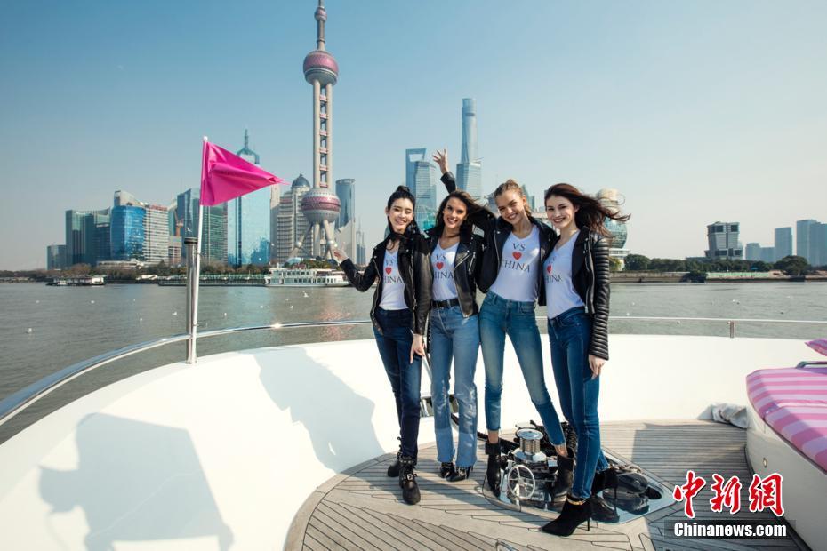 四大維密天使合體亮相 無敵大長腿“稱霸”上海灘（組圖）