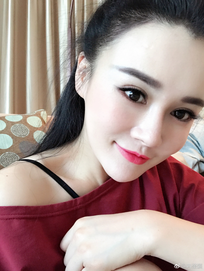 冉瑩穎曬自拍美照 網友：我只看見了“鴿子蛋”【圖】
