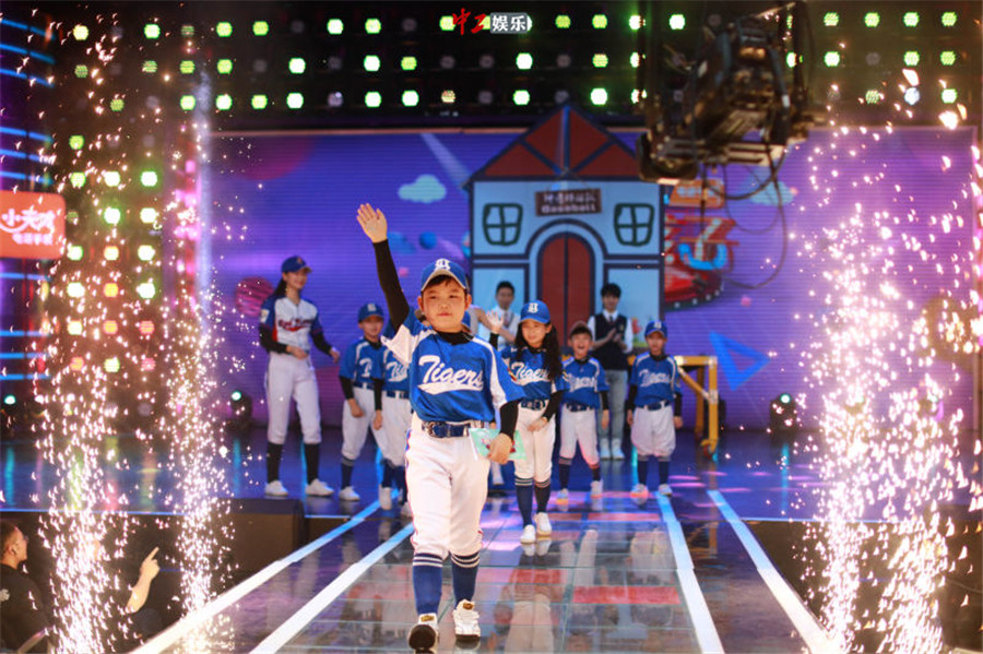 《神奇的孩子》“籃球小人國” 萌趣抱團(tuán)玩出陽光新高度[組圖]