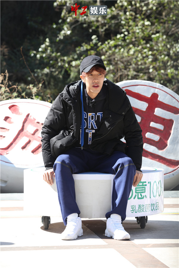 《二十四小時》大張偉無心任務(wù)賞美景 陳坤煲雞湯遭 “神補(bǔ)刀”[組圖]