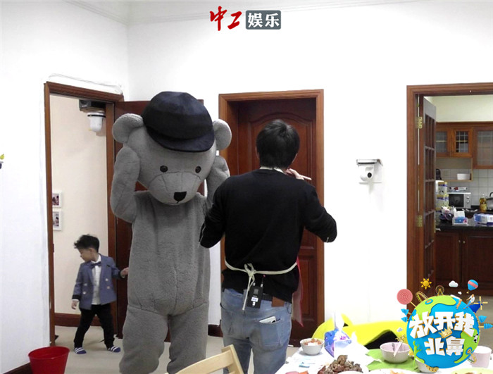 《北鼻2》高冷千璽扮熊仔暖萌敬業 忍饑挨餓幸有北鼻愛心投喂[組圖]