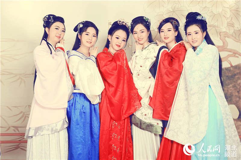 “女漢子”變“女神” 建筑女職工拍漢服寫真慶婦女節(組圖)