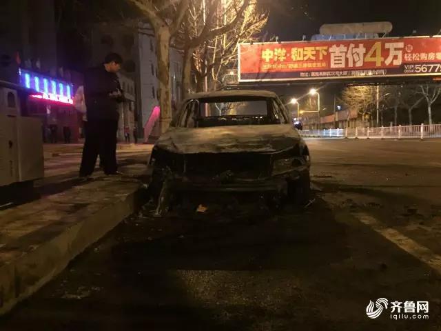 轎車自燃2歲女童葬身火海 父親跪地絕望痛哭(組圖)