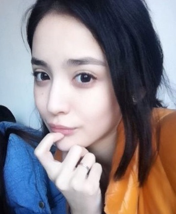 45度角度扒娛圈美顏：楊冪下巴干癟李沁美嘴滿分