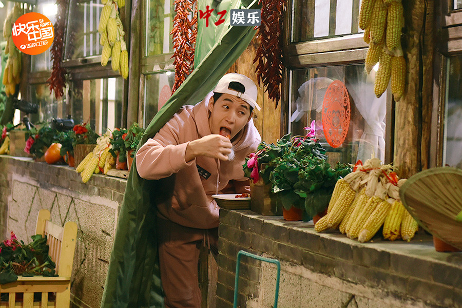 《向往的生活》李冰冰包餃子技能滿點(diǎn) 拿手東北菜不輸黃磊