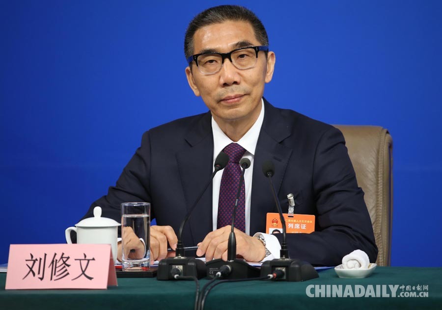 全國人大教科文衛委主任委員柳斌杰等就“人大監督工作”答記者問