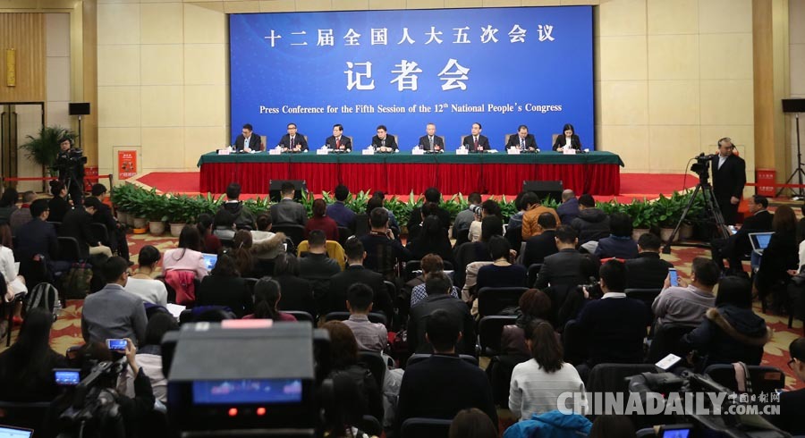 全國人大教科文衛委主任委員柳斌杰等就“人大監督工作”答記者問