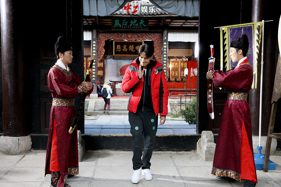 《二十四小時》“大理論劍”群雄過招 吳磊、董力“擊劍”對決