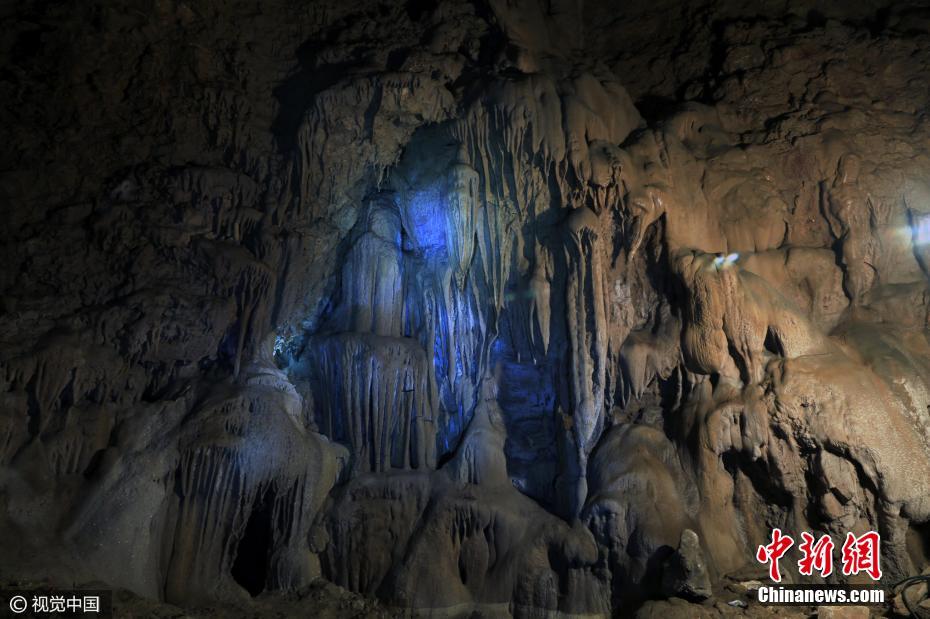 重慶云陽發(fā)現(xiàn)天然溶洞 猶如“海底世界”