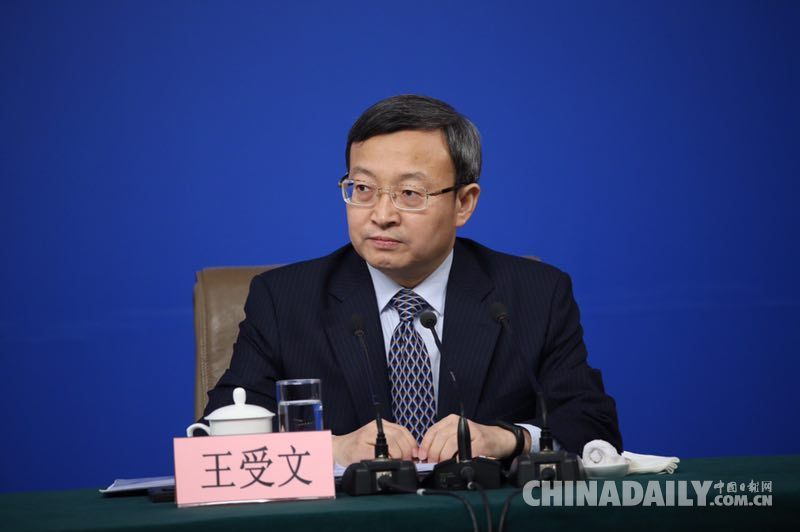 商務部部長鐘山就“改革開放調結構 創新驅動促發展”答記者問