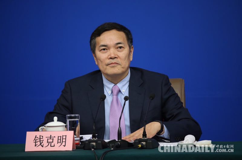 商務部部長鐘山就“改革開放調結構 創(chuàng)新驅動促發(fā)展”答記者問