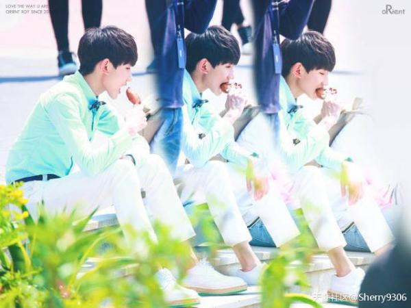 娛樂圈吃貨多：趙麗穎毛曉彤林允張?zhí)鞇圩類鄢?/></p>
</div>

<div width=