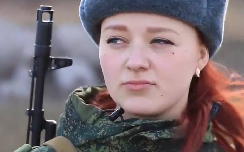 俄媒曝光美女坦克部隊 顏值與戰斗力成正比