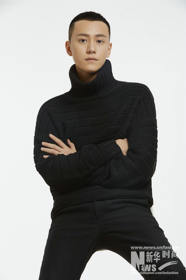 秦俊杰All Black大片曝光詮釋極簡(jiǎn)主義文藝范