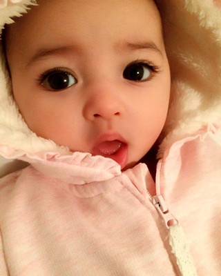 出生自帶美顏效果 瑞典寶寶網(wǎng)上走紅（組圖）