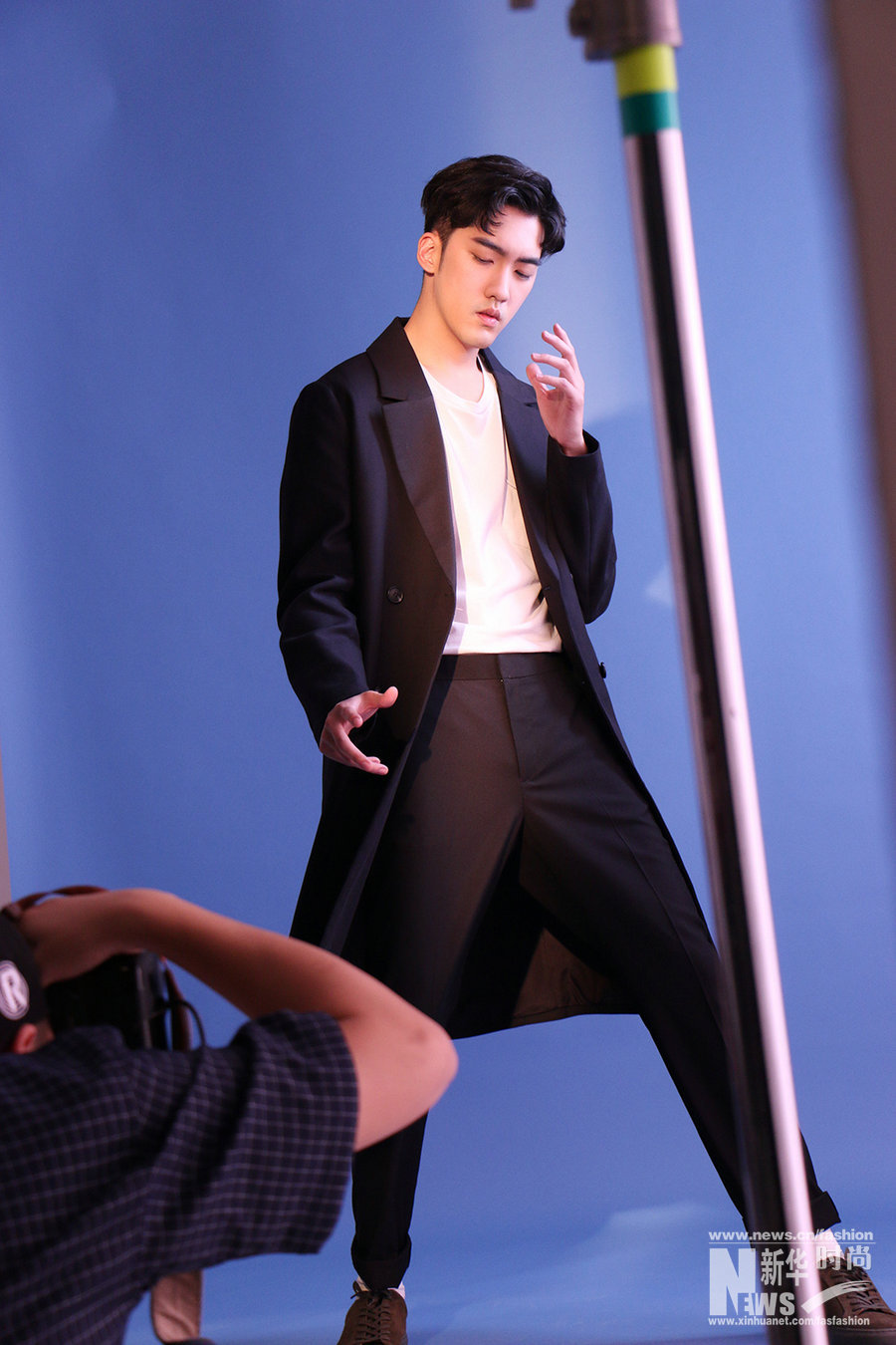 廖彥龍曝春日時(shí)尚大片 百搭隨性活力十足