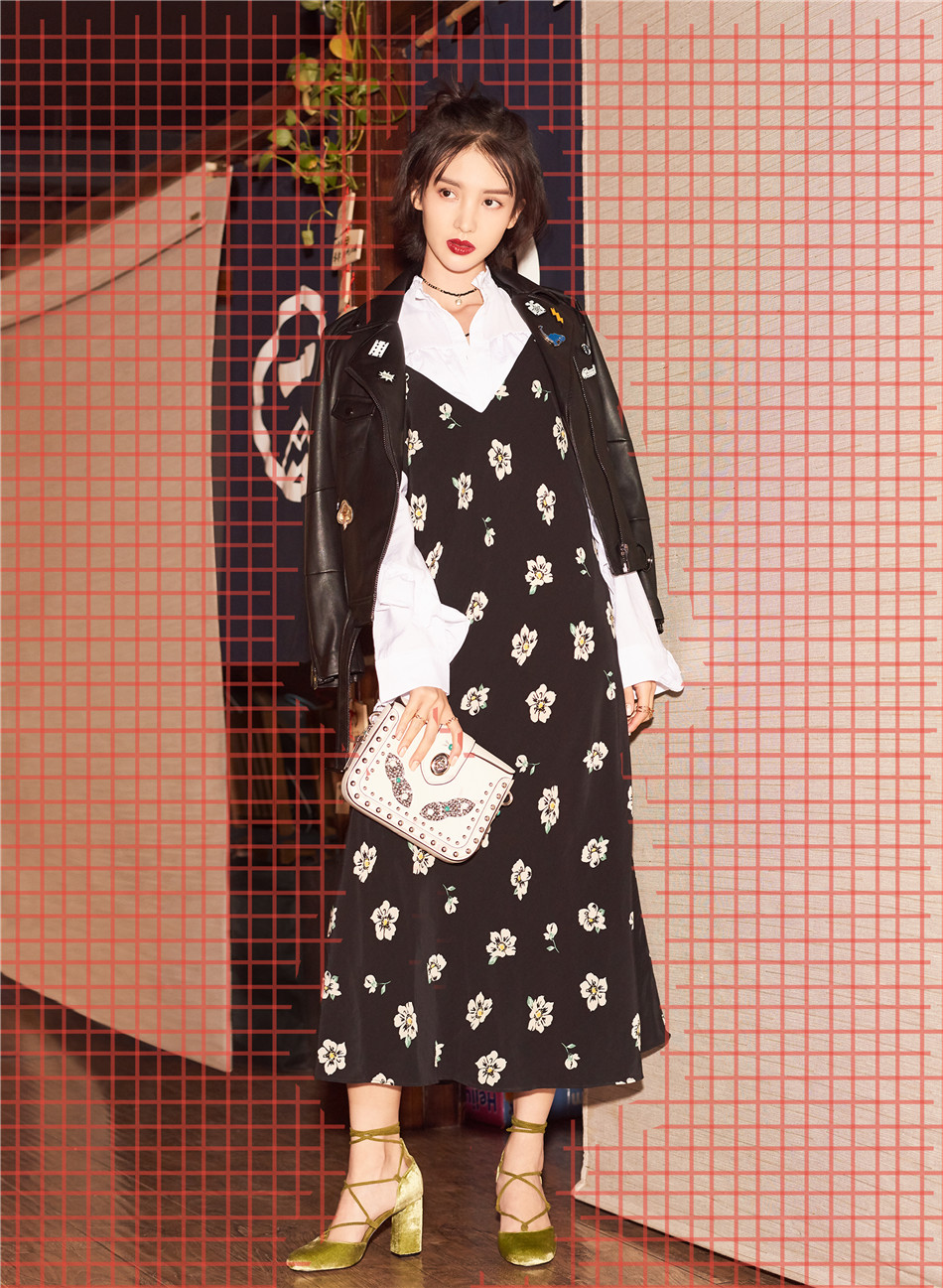 鬼馬金晨英倫復(fù)古look秀長(zhǎng)腿帶你一起喚醒女王范