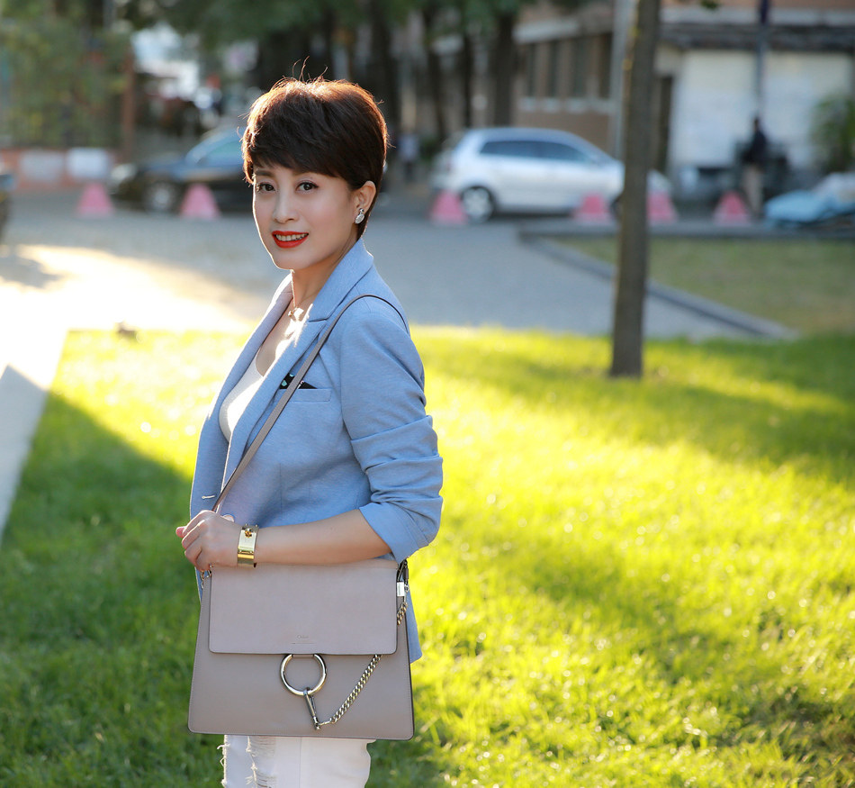 趙倩春日街拍曝光 優雅如蘭氣場十足