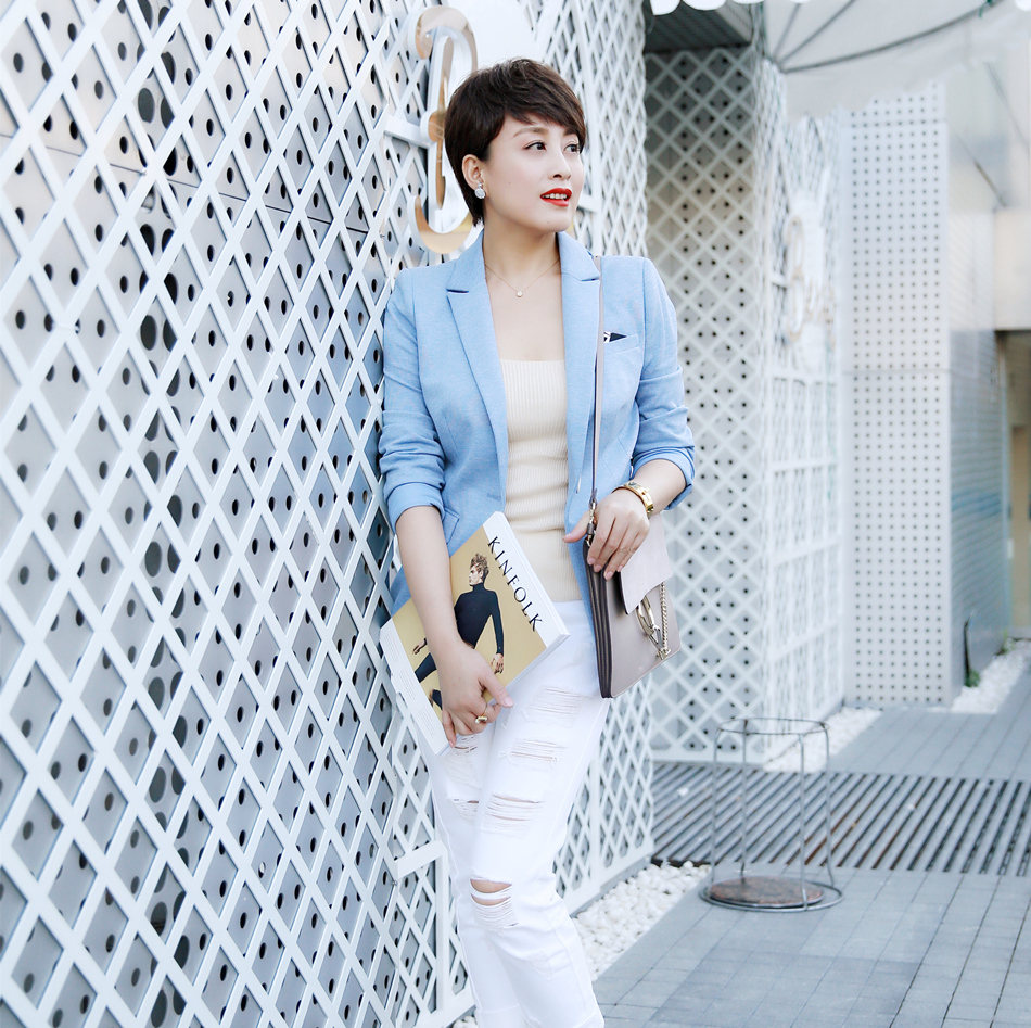 趙倩春日街拍曝光 優雅如蘭氣場十足