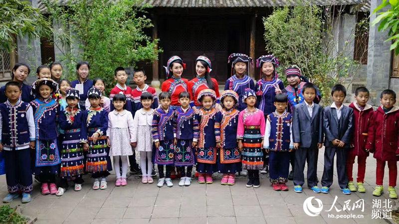 武漢雙胞胎教師被選為國際雙胞胎節(jié)形象代言人