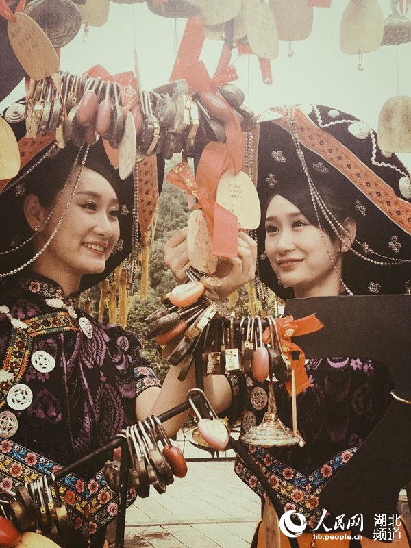 武漢雙胞胎教師被選為國際雙胞胎節(jié)形象代言人