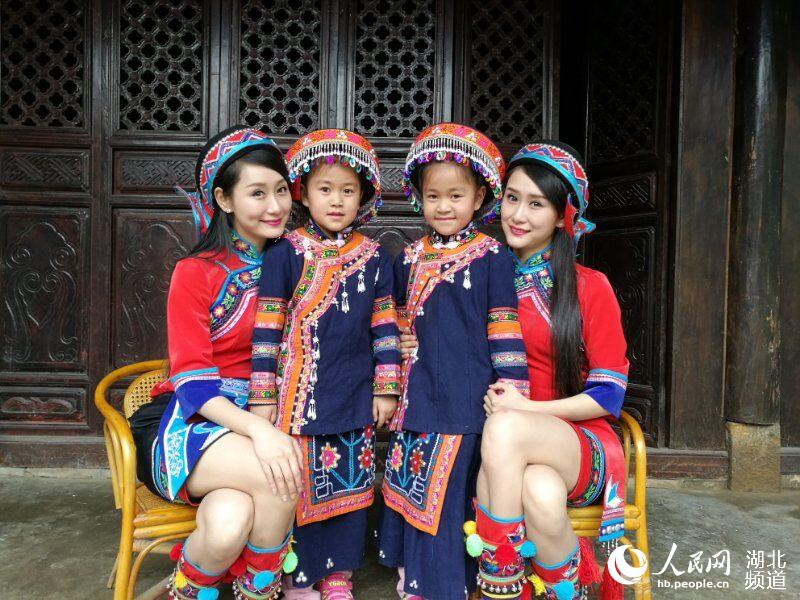 武漢雙胞胎教師被選為國際雙胞胎節形象代言人