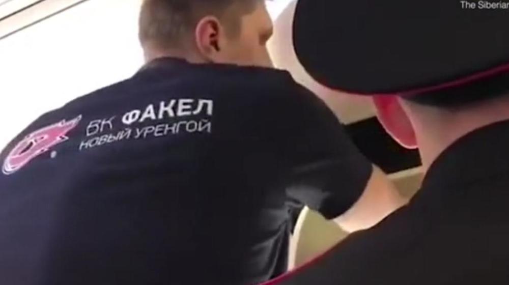 有大長(zhǎng)腿是我錯(cuò)咯？俄2.13米男子因長(zhǎng)腿被趕下飛機(jī)