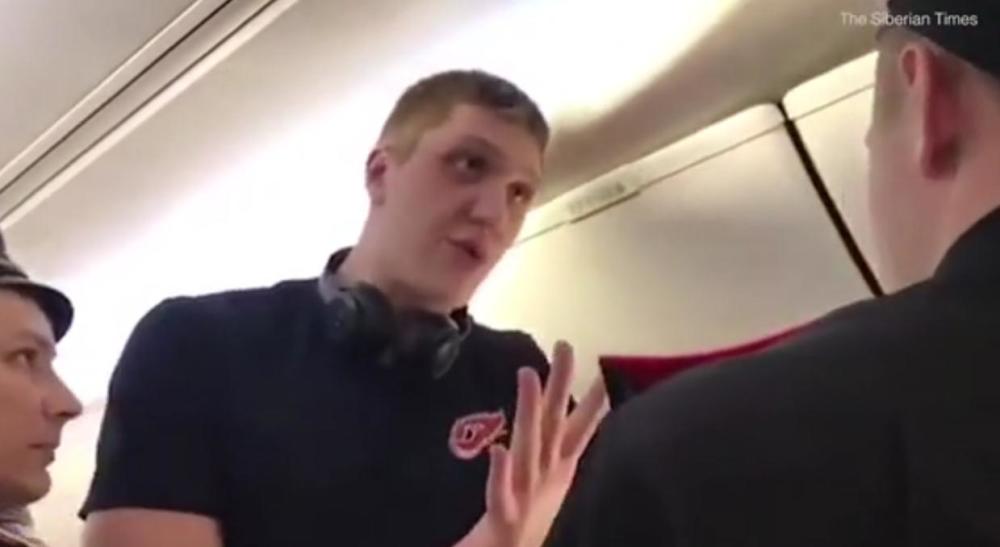 有大長腿是我錯咯？俄2.13米男子因長腿被趕下飛機