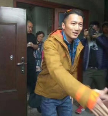 春游的節奏？謝霆鋒北京吃鹵煮炸醬面逛胡同