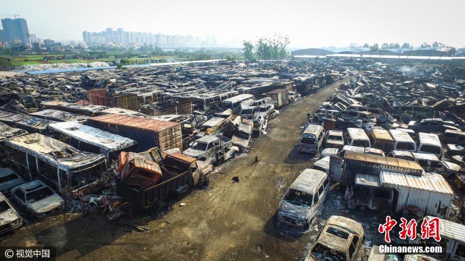 海口6000多輛車一夜間被燒剩鐵架 場面觸目驚心