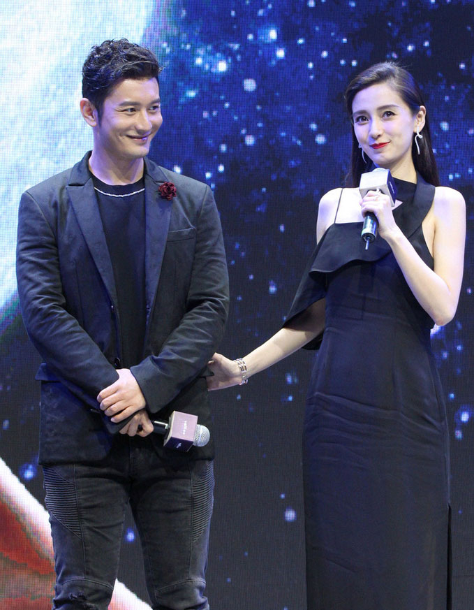 “賢惠”的男星：張杰為謝娜發(fā)聲 黃曉明減工陪baby