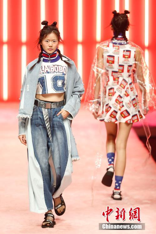 中國國際時裝周 迷幻秀場打造“時尚實驗室”