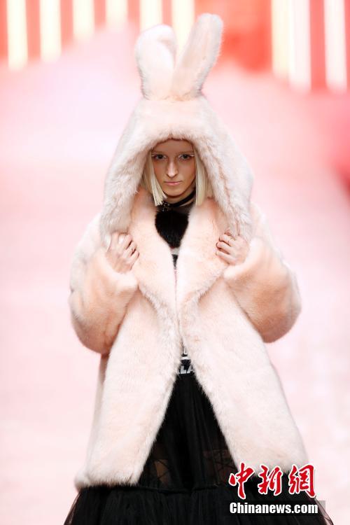 中國國際時裝周 迷幻秀場打造“時尚實驗室”