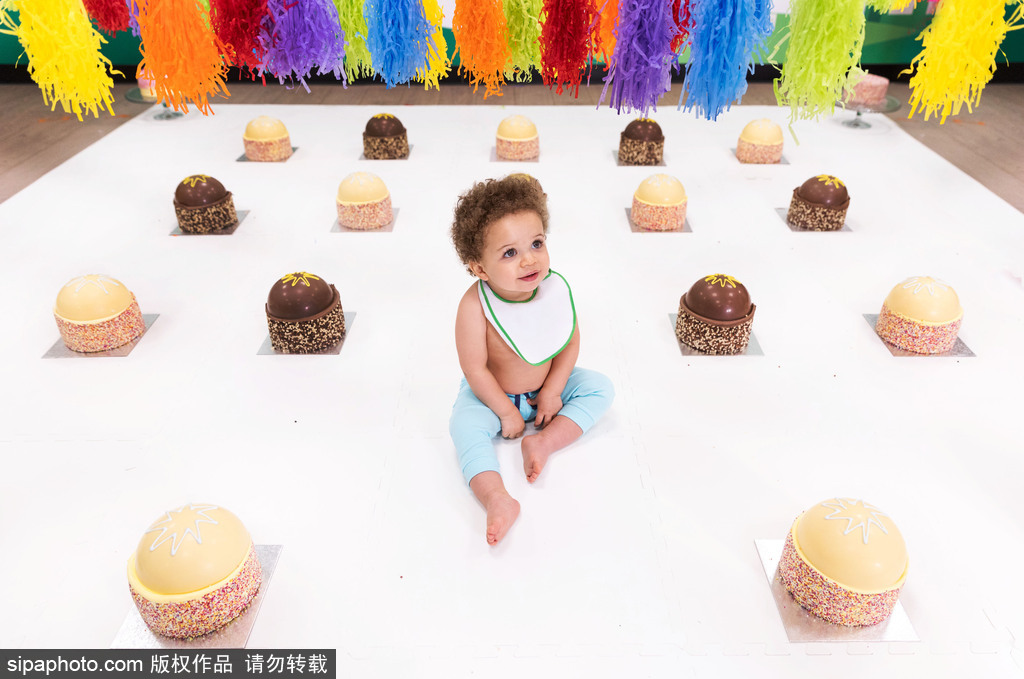 英國一超市舉行“砸蛋糕派對” 熊孩子們放飛自我開砸慶生