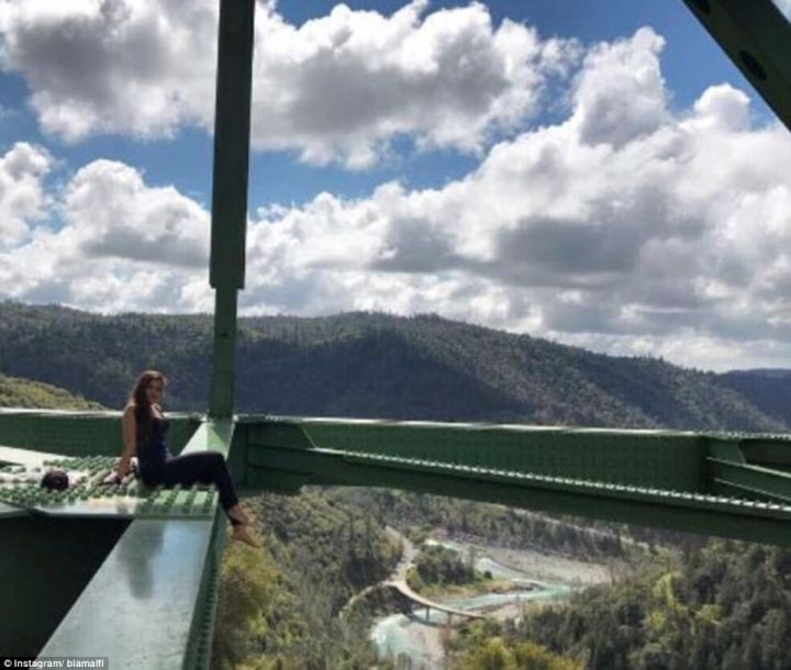 瘋狂的網(wǎng)癮患者：美國(guó)女子為“獲贊”自拍墜橋