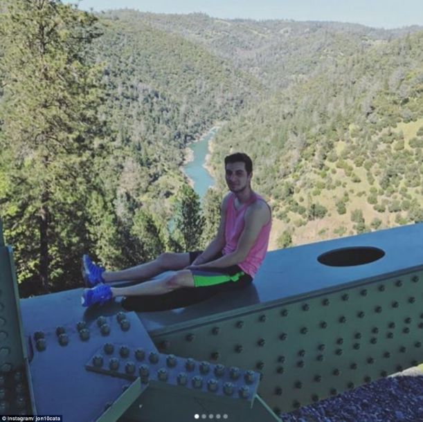 瘋狂的網癮患者：美國女子為“獲贊”自拍墜橋