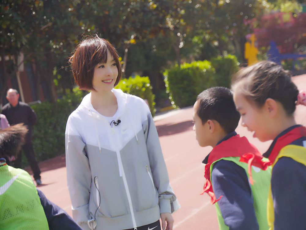 魯豫重返小學校園變孩子王 小女生情懷寫在臉上