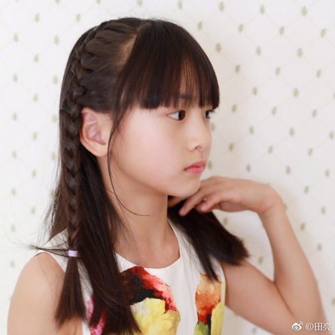 田亮微博曬女兒慶生照片 氧氣少女“森碟”九歲啦！