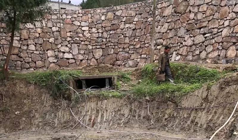 解碼中國丨這位當(dāng)代“愚公”在懸崖峭壁上鑿出7千米水渠,現(xiàn)實比神話傳說更震撼!