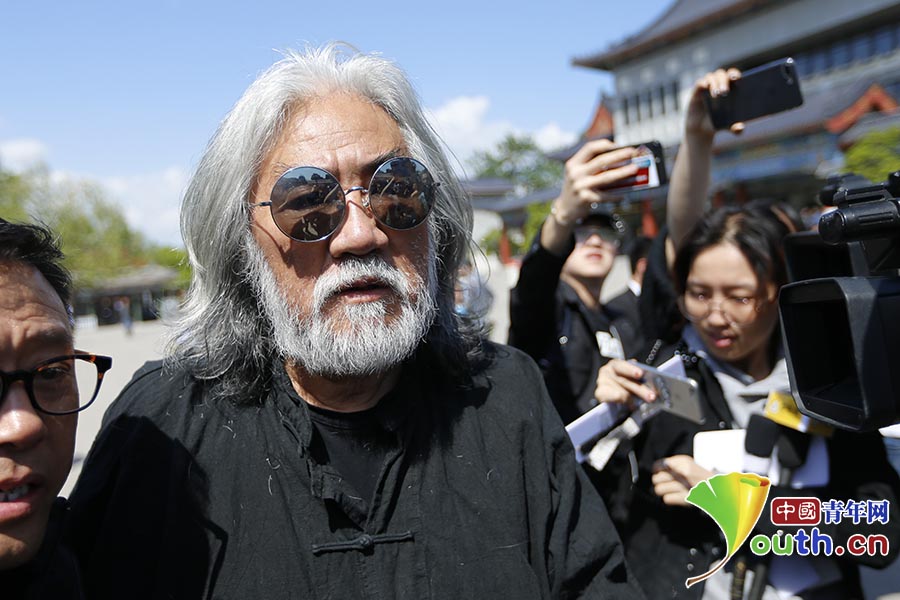 導(dǎo)演楊潔今日遺體告別 三位唐僧扮演者同送花圈